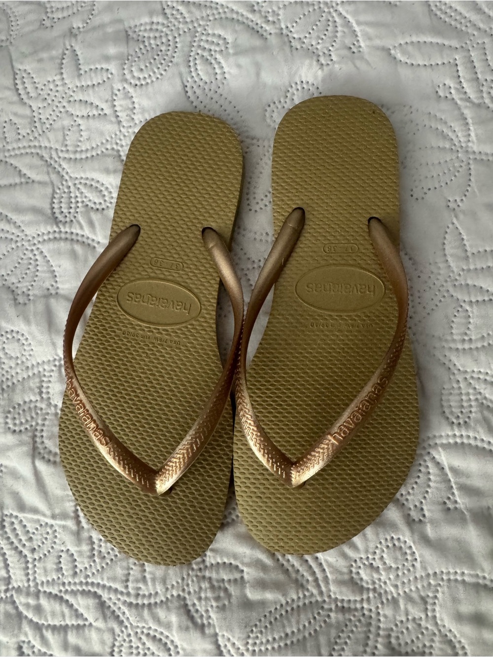 Havaianas Women's Flip Flops in Olive Footbed with Metallic pink Straps